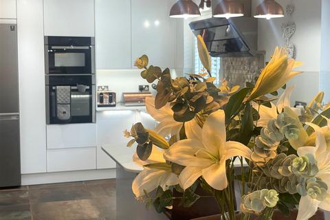 1 Bowline Close, Malkins Bank, Sandbach, CW11 4AQ