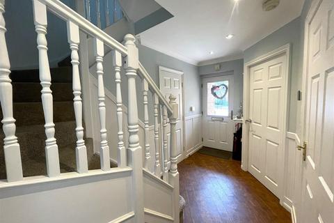 1 Bowline Close, Malkins Bank, Sandbach, CW11 4AQ