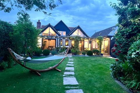 5 bedroom detached house for sale, Writtle Road, Essex CM1