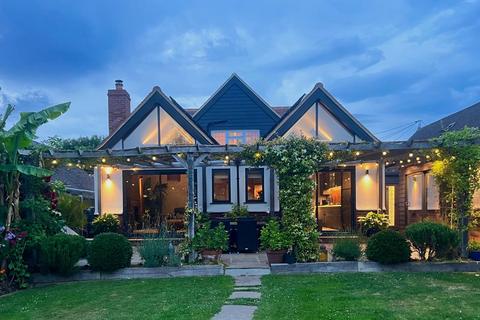 5 bedroom detached house for sale, Writtle Road, Essex CM1