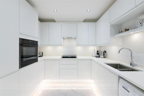 2 bedroom flat for sale, Queen Alexandras Way, Epsom