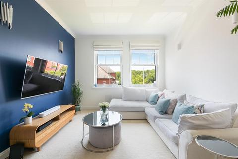 2 bedroom flat for sale, Queen Alexandras Way, Epsom