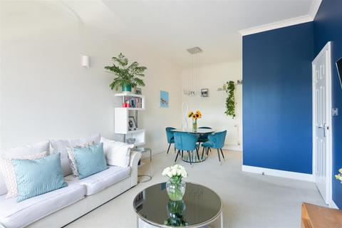 undefined, Queen Alexandras Way, Epsom