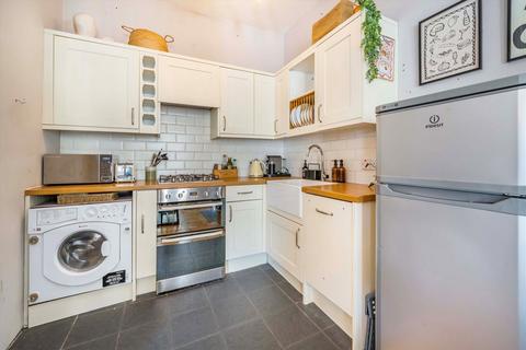 1 bedroom flat for sale, St. Luke's Avenue, London SW4