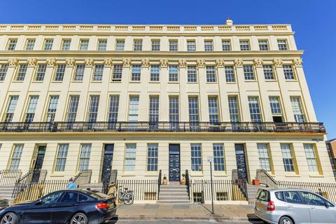 3 bedroom flat for sale, Brunswick Terrace, Hove, BN3
