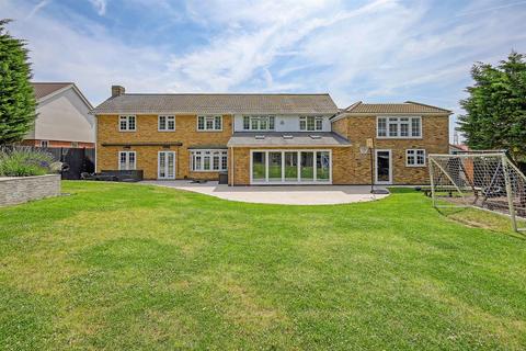 14 Chalklands, Sandon, Chelmsford, CM2 7TH