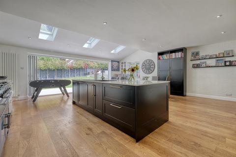 14 Chalklands, Sandon, Chelmsford, CM2 7TH