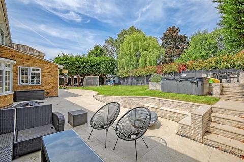 14 Chalklands, Sandon, Chelmsford, CM2 7TH