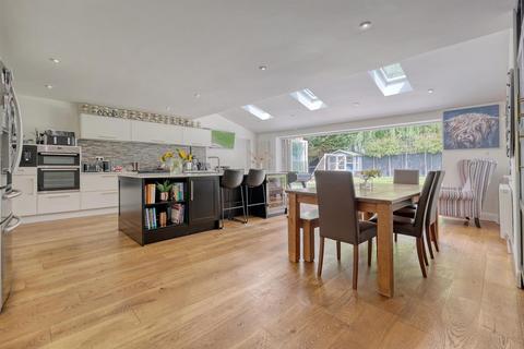 14 Chalklands, Sandon, Chelmsford, CM2 7TH
