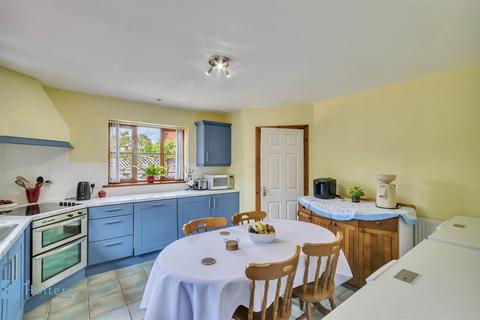 1 Cae Garreg, Trefeglwys, Caersws, SY17 5PR