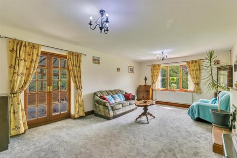 1 Cae Garreg, Trefeglwys, Caersws, SY17 5PR