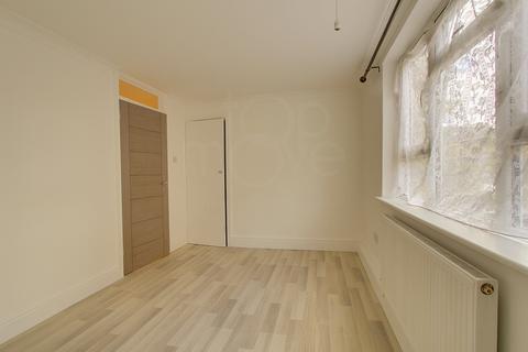 2 bedroom flat for sale, Clement Close, Purley, CR8