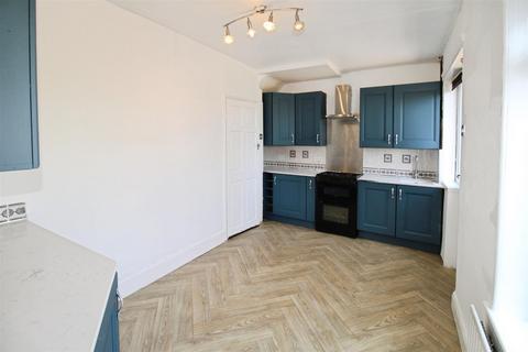 3 bedroom semi-detached house to rent, Reevy Drive, Bradford BD6