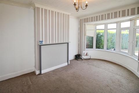 3 bedroom semi-detached house to rent, Reevy Drive, Bradford BD6