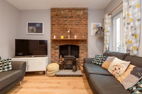 3 bedroom end of terrace house for sale, Station Terrace, Dorking RH4