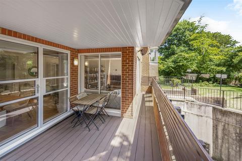 3 bedroom flat for sale, Eton Avenue, Belsize Park, NW3