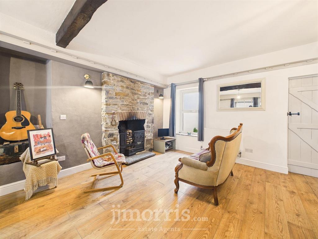 Lounge/Dining Area