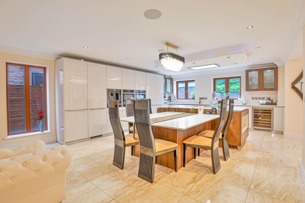 Kitchen/Breakfast/Family room