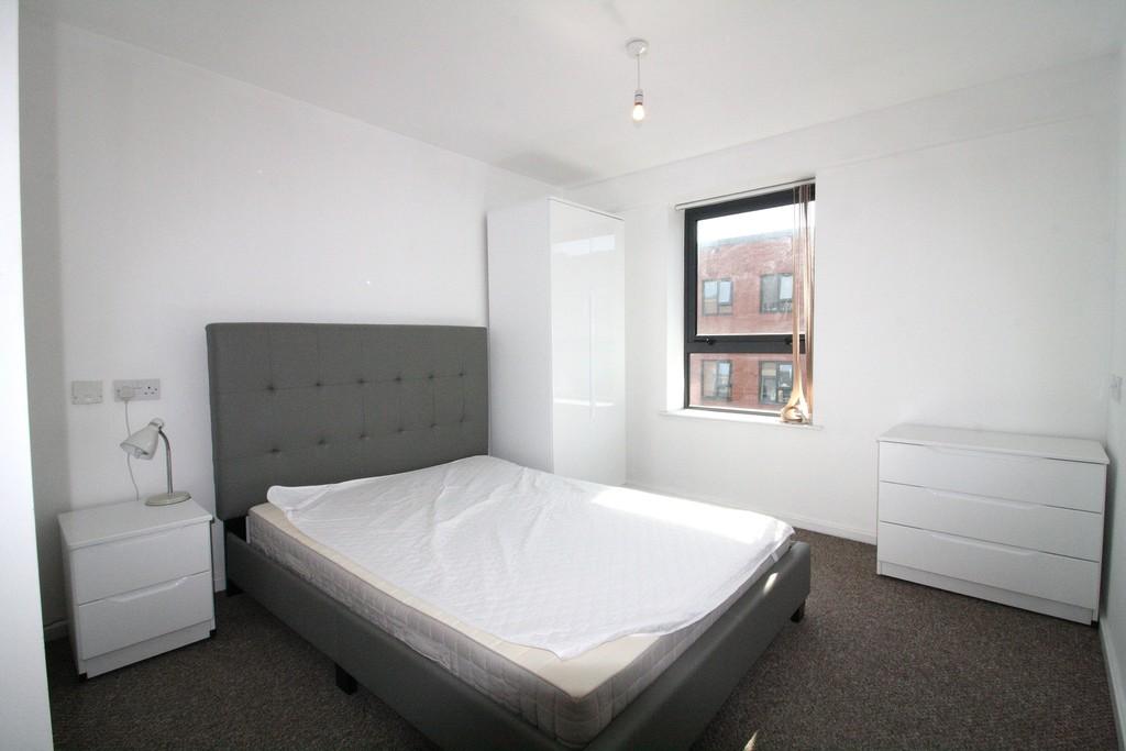 Apartment in Sheffield, South Yorkshire - More
