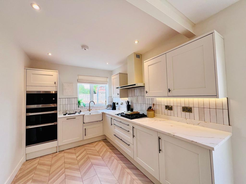 KITCHEN (2).jpg