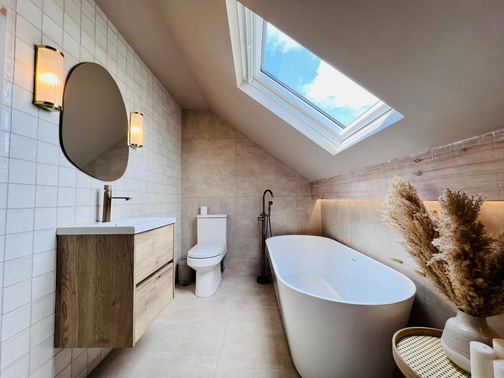 BATHROOM (3).jpg