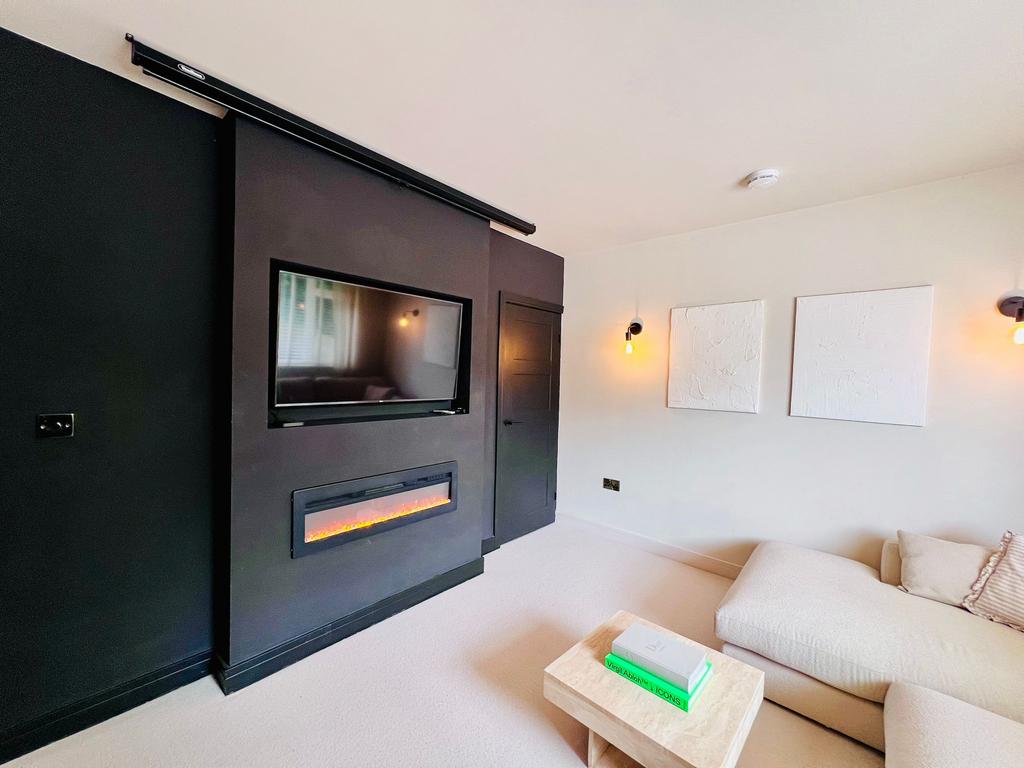 LOUNGE (2).jpg