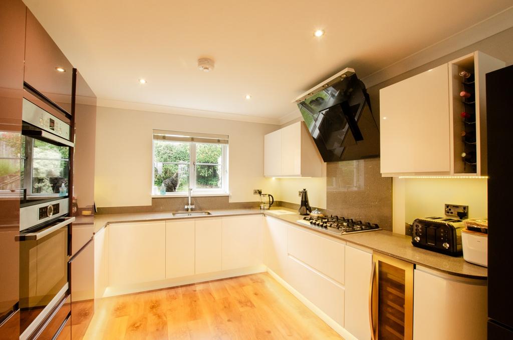 49 Kestell Park TPS Bodmin - 01208 74182-1