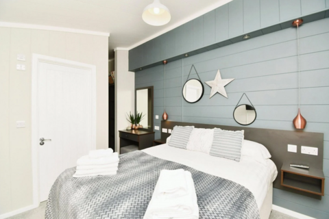 2 bedroom lodge for sale, Dinas Cross Newport