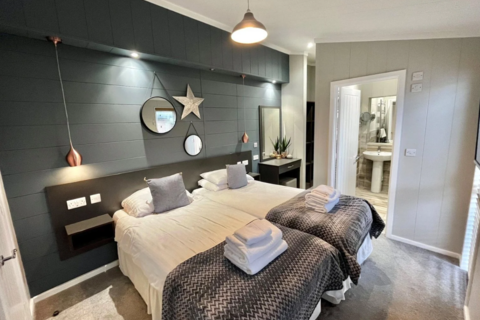 2 bedroom lodge for sale, Dinas Cross Newport