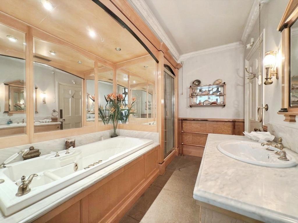Pbox-bathroom-331098.jpeg