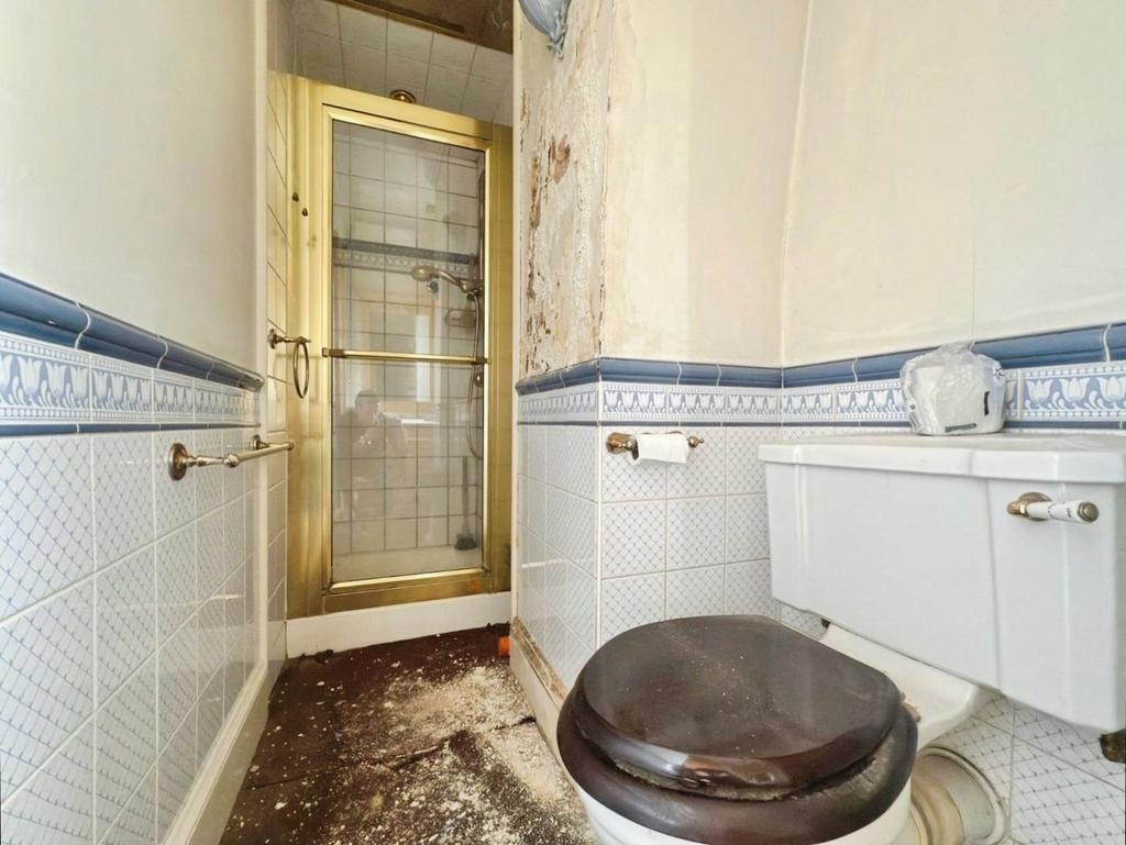 Pbox-bathroom-331098.jpeg
