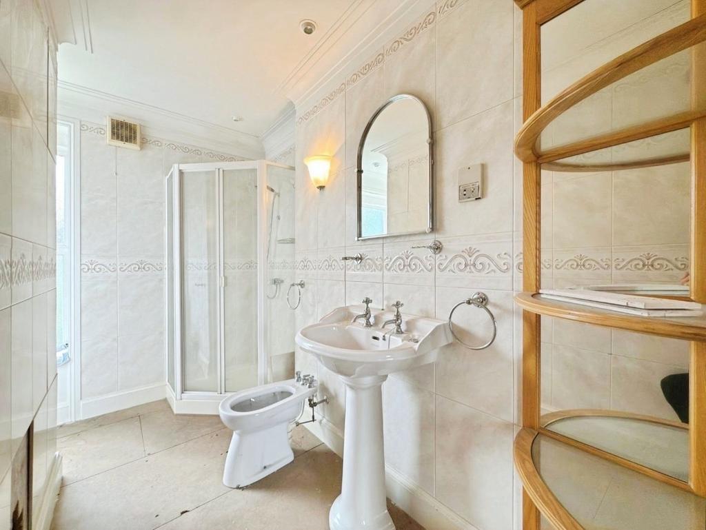 Pbox-bathroom-331098.jpeg