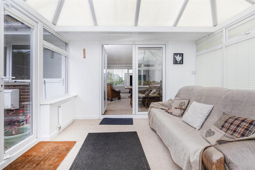 Bramleys Estate Agents - Gleneagles Way - Fixby (3