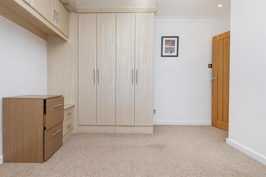 Bramleys Estate Agents - Gleneagles Way - Fixby (1