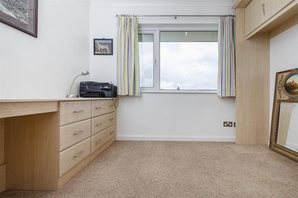 Bramleys Estate Agents - Gleneagles Way - Fixby (2