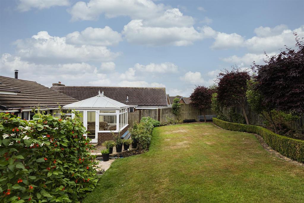 Bramleys Estate Agents - Gleneagles Way - Fixby (4