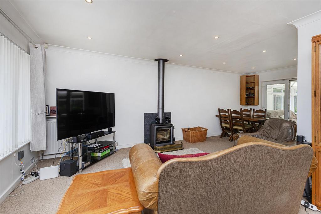 Bramleys Estate Agents - Gleneagles Way - Fixby (2