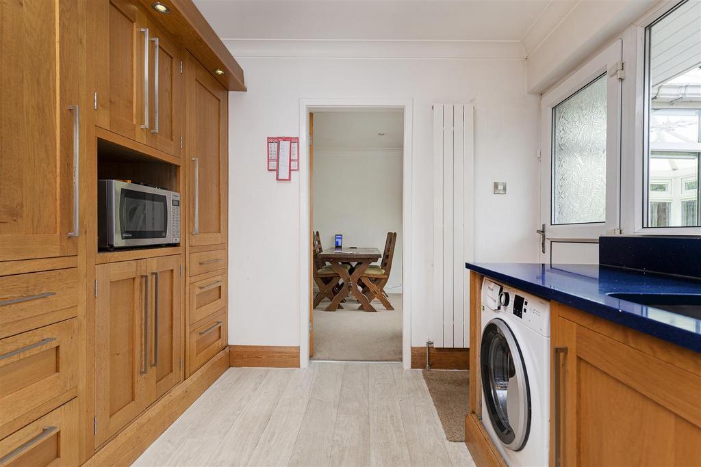 Bramleys Estate Agents - Gleneagles Way - Fixby (6