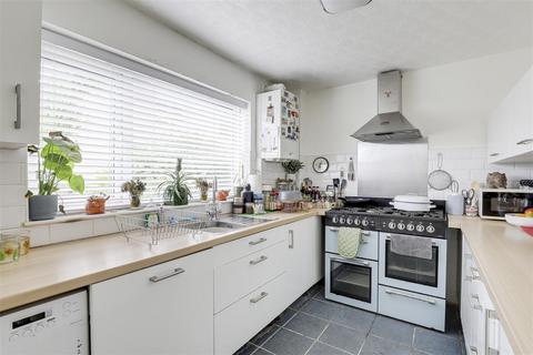 2 bedroom flat for sale, Rushcliffe Avenue, Carlton NG4