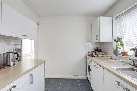 2 bedroom flat for sale, Rushcliffe Avenue, Carlton NG4