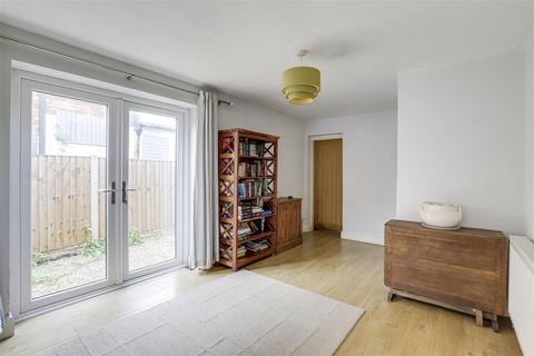 2 bedroom flat for sale, Rushcliffe Avenue, Carlton NG4