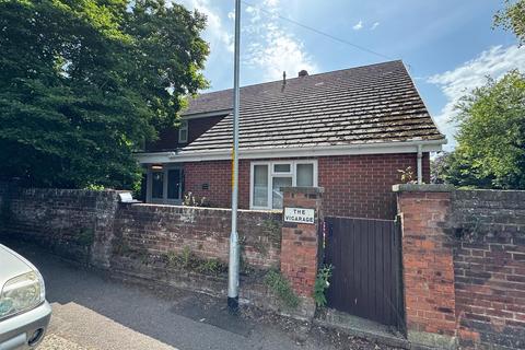 4 bedroom detached house to rent, Taswell Street, Dover