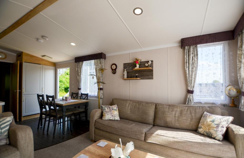 To Book A Viewing Call TPS Lostwithiel on 01208 87