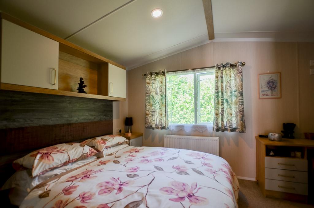 To Book A Viewing Call TPS Lostwithiel on 01208 87