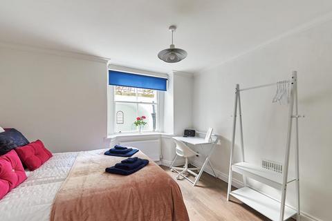 undefined, Walcot Parade, Bath BA1