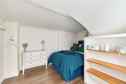 undefined, Walcot Parade, Bath BA1