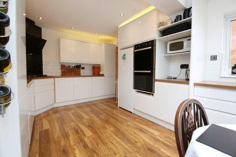 14 Alfred Lyons Close, Rugeley, WS15 3EY