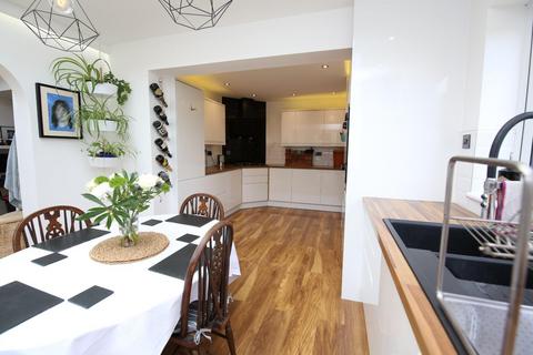 14 Alfred Lyons Close, Rugeley, WS15 3EY