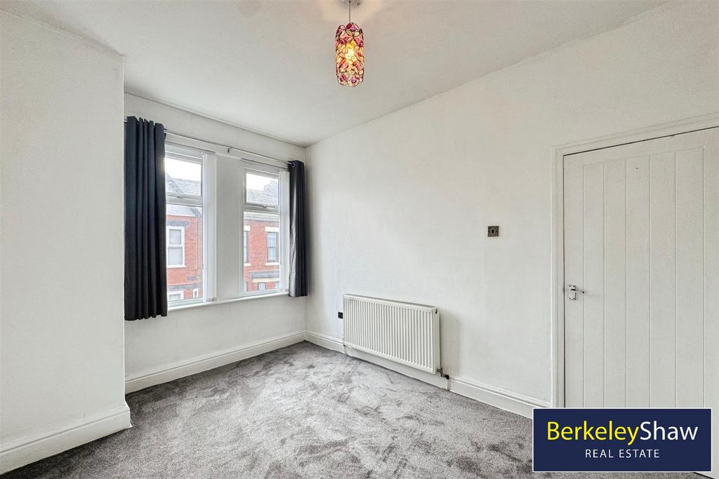 Bedroom 1 (2)