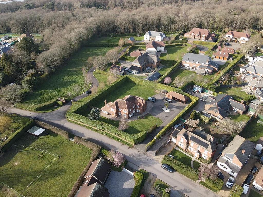 5 bedroom Detached with planning consent (lapsed)